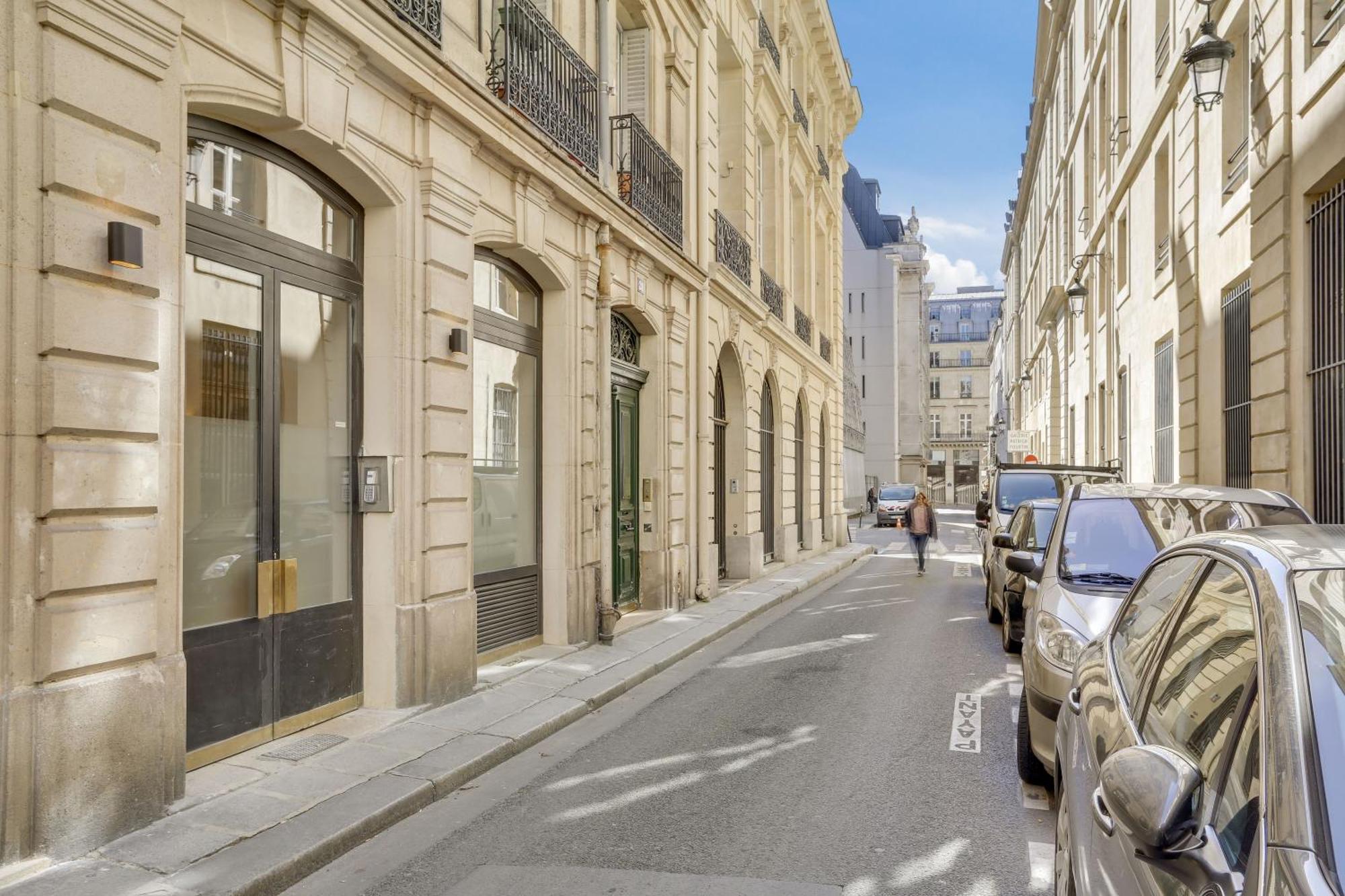 For Work In Center Apartment