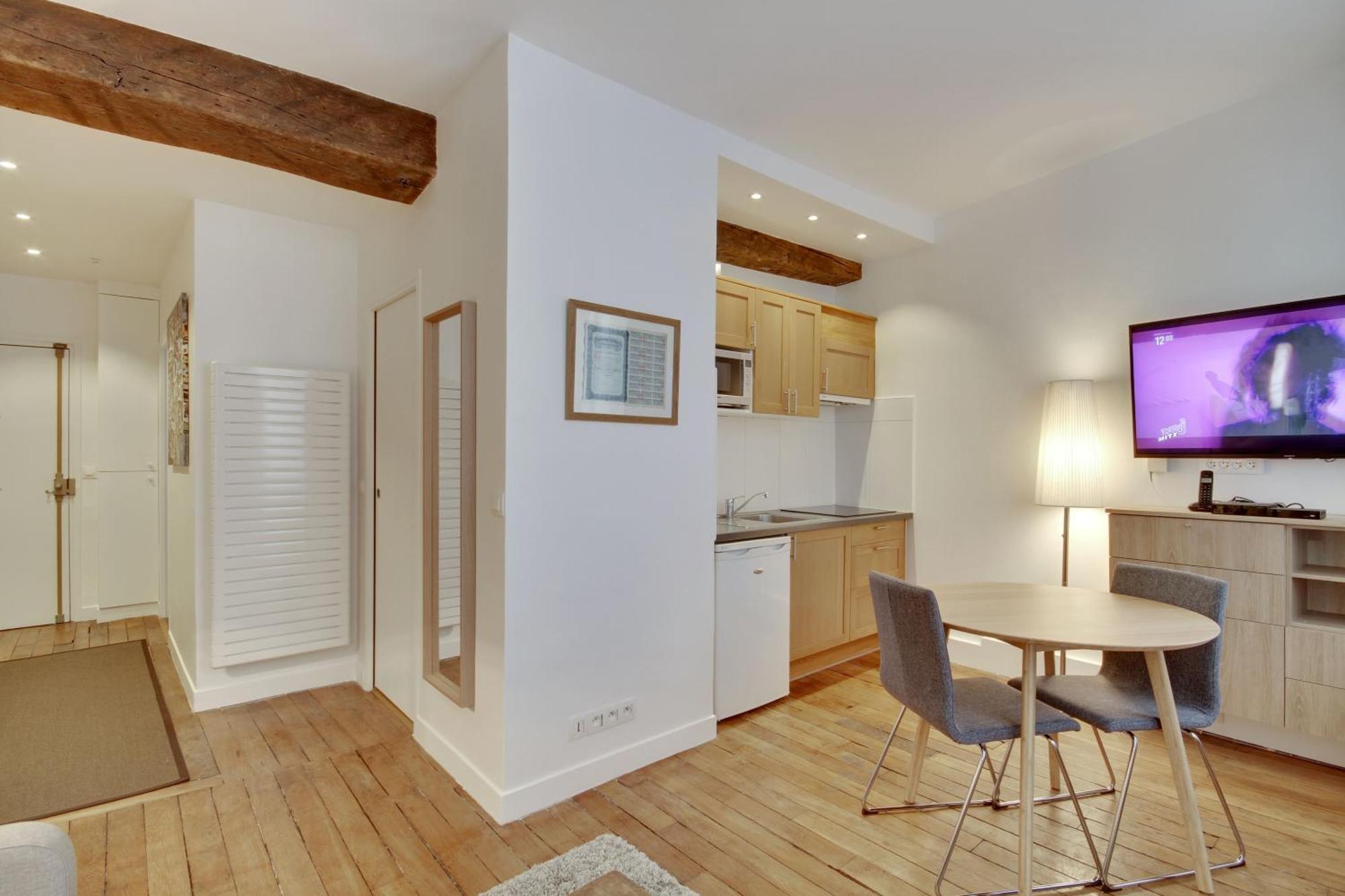 For Work In Center Apartment Paris