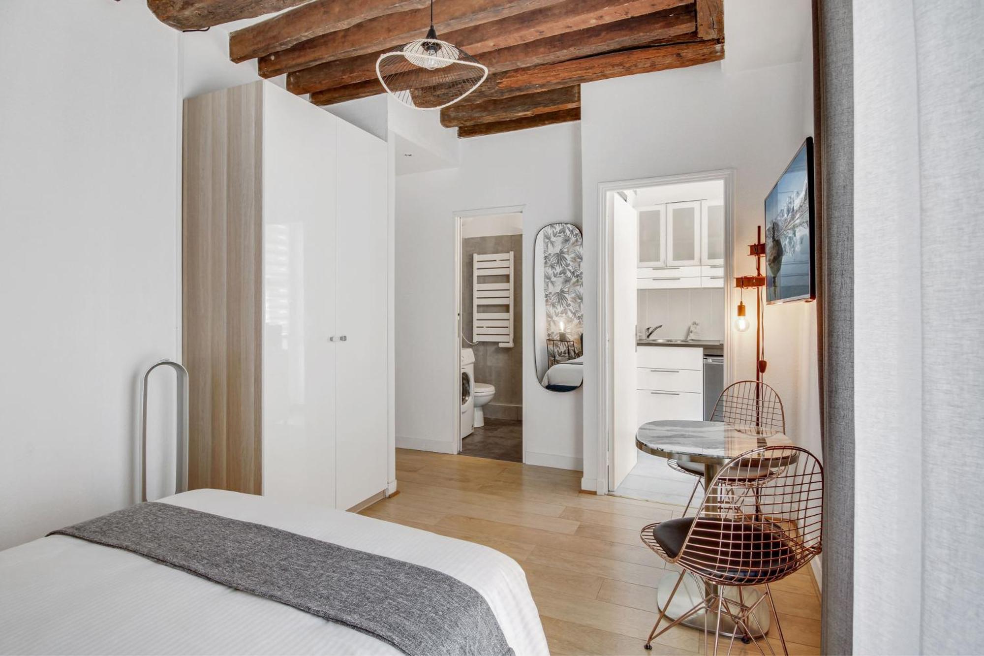 Apartment For Work In Center *