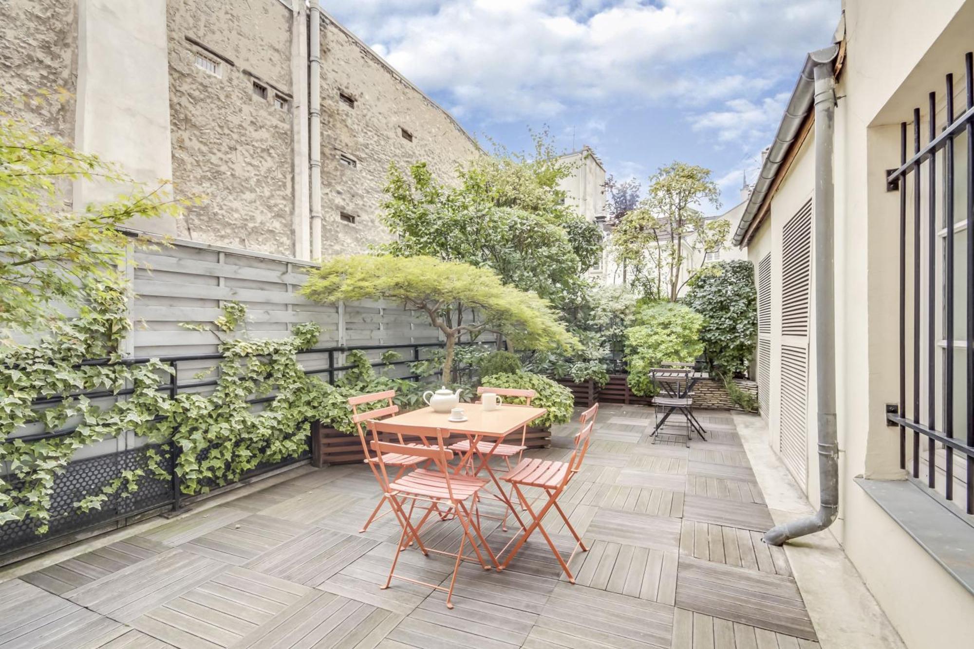 For Work In Center Paris