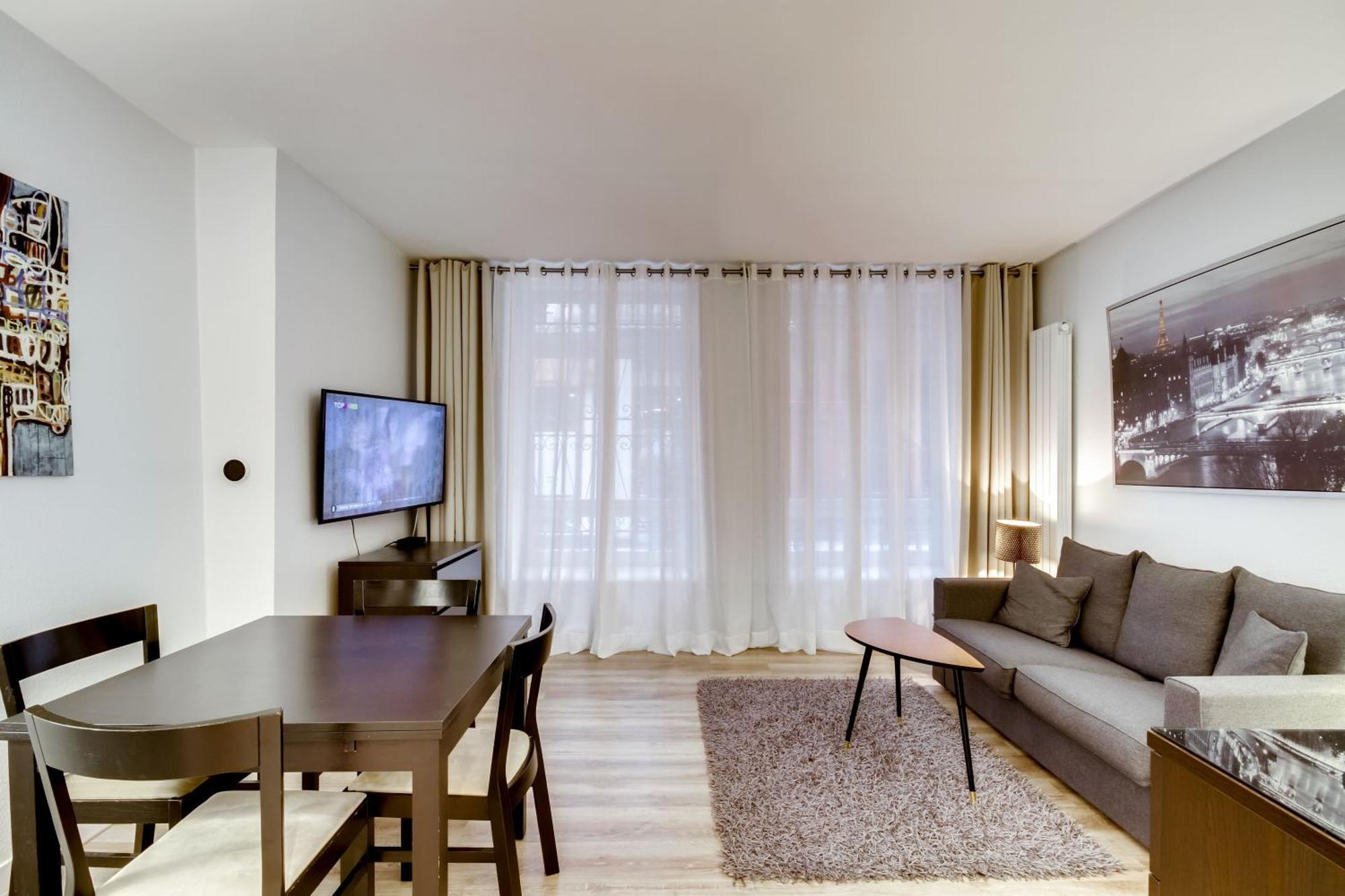 For Work In Center Parigi